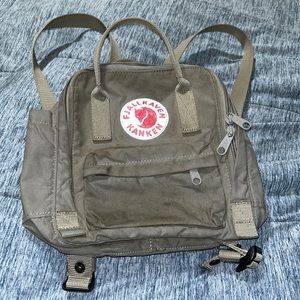 Fjällräven’s Kanken gray backpack